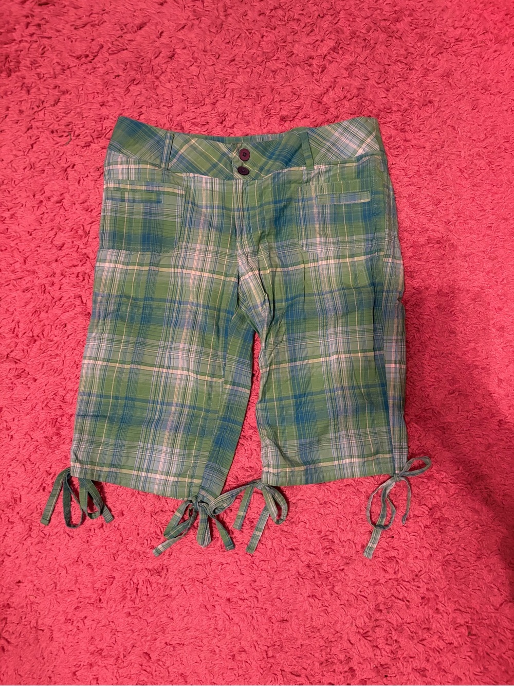 Green Plaid Tie-Hem Capri Shorts